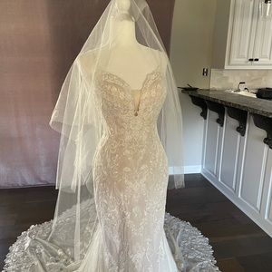 Martina Liana, size is a small 8. The color is ivory and honey.